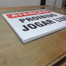 Placa Lona 440g - Armação de Madeira (Sarrafo)